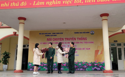 BGH trường tăng hoa đại diện Hội Cựu chiến binh