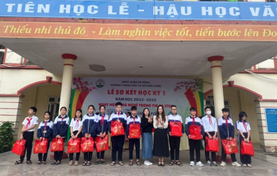 TRƯỜNG THCS KIẾN HƯNG TẶNG QUÀ HỌC SINH CÓ HOÀN CẢNH KHÓ KHĂN VÀ THĂM HỎI ĐỘNG VIÊN CÔNG ĐOÀN VIÊN CÓ NGƯỜI THÂN ĐANG BẢO VỆ BIÊN CƯƠNG TỔ QUỐC KHÔNG VỀ SUM HỌP BÊN GIA ĐÌNH NHÂN DỊP TẾT NGUYÊN ĐÁN GIÁP THÌN 2024