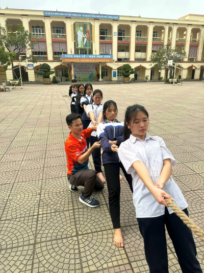 NHỮNG CHÀNG TRAI CÔ GÁI VÀNG NHÀ KIẾN