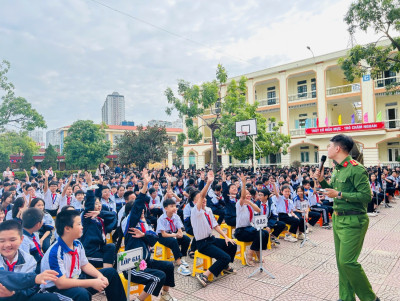 BUỔI TUYÊN TRUYỀN VỀ AN TOÀN HỌC ĐƯỜNG VÀ AN NINH MẠNG TẠI  TRƯỜNG THCS KIẾN HƯNG