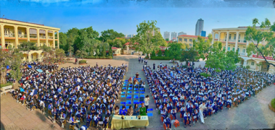 TRƯỜNG THCS KIẾN HƯNG TỔ CHỨC TUYÊN TRUYỀN, PHỔ BIẾN PHÁP LUẬT VỀ TRẬT TỰ AN TOÀN GIAO THÔNG CHO HỌC SINH