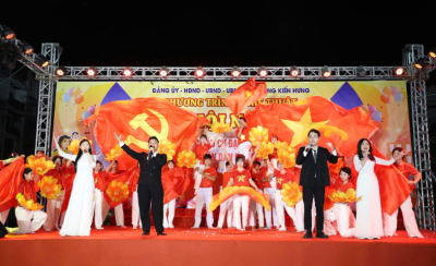 Thầy và trò Trường THCS Kiến Hưng tham gia văn nghệ “Ngày Hội Non Sông”