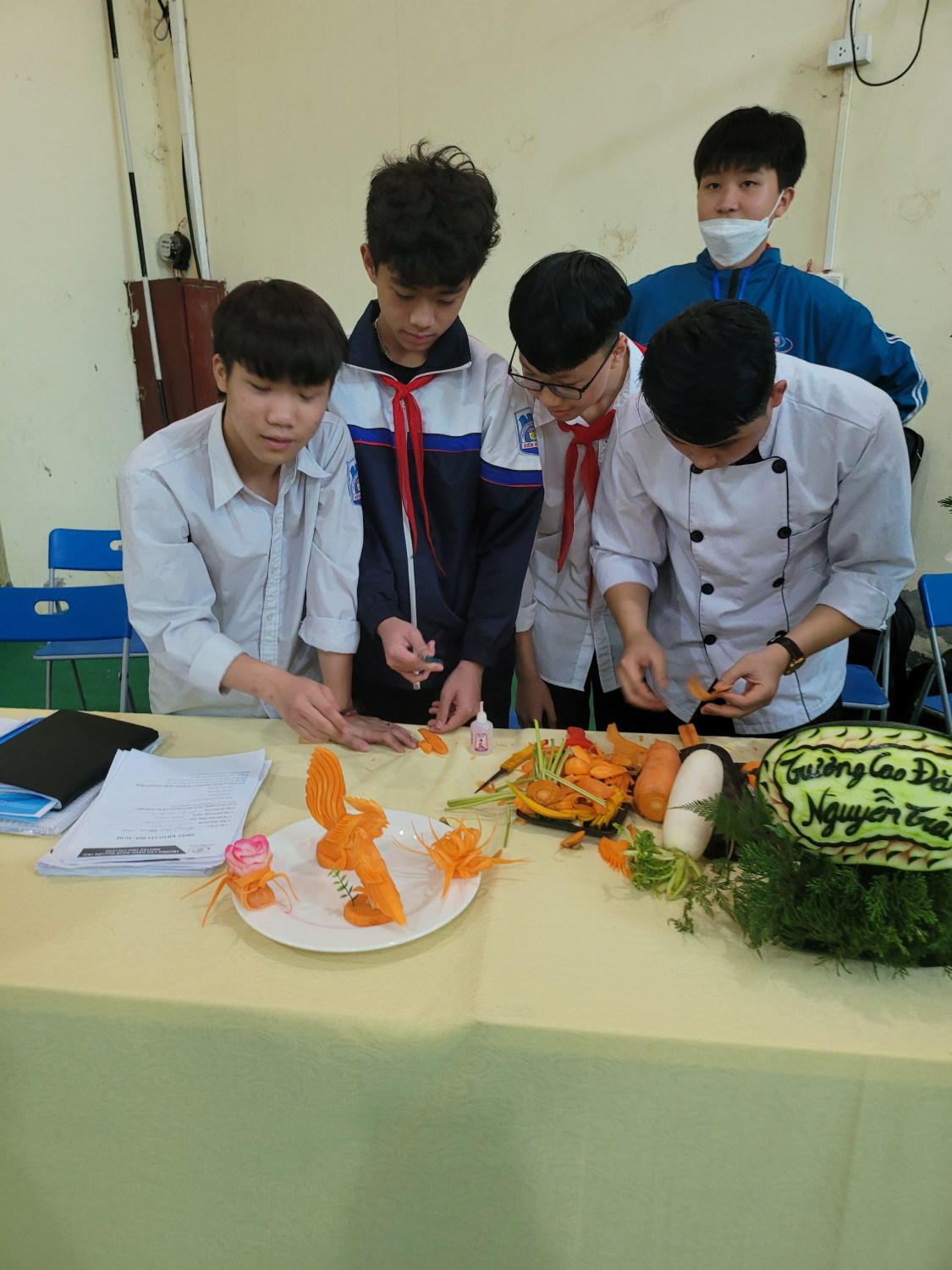 Trường THCS Kiến Hưng tổ chức chuyên đề hướng nghiệp cho HS khối 9