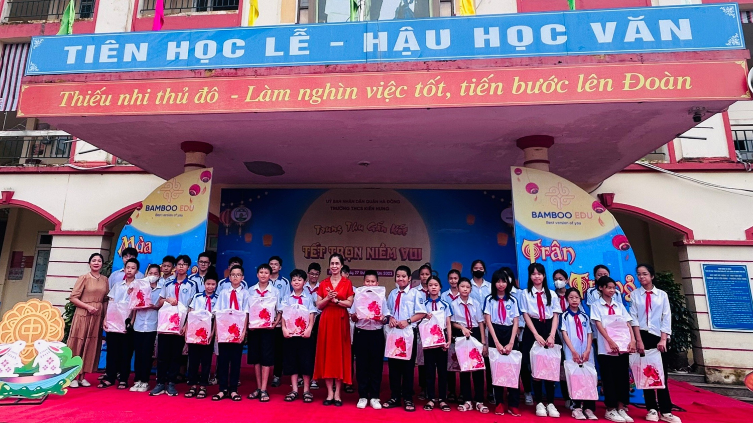 TRƯỜNG THCS KIẾN HƯNG TỔ CHỨC CHƯƠNG TRÌNH " TRUNG THU GẮN KẾT- TẾT TRỌN NIỀM VUI"