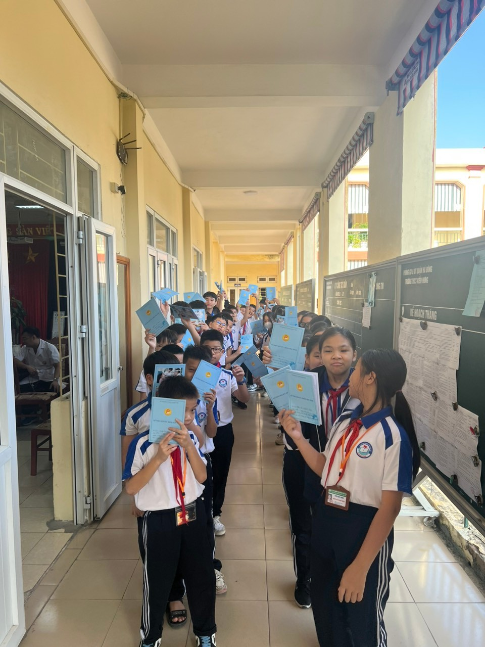 Khám sức khỏe cho học sinh toàn Trường THCS Kiến Hưng vào các ngày 12/10/2023 – 13/10/2023.