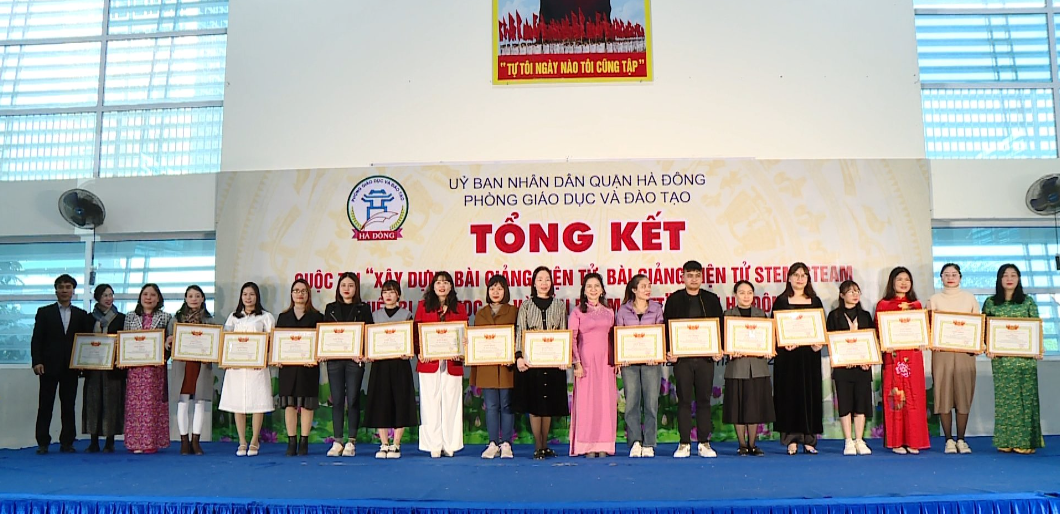 Tuyên dương giáo viên đạt giải: “Cuộc thi Xây dựng Bài giảng điện tử, Bài giảng điện tử STEM/STEAM, Thiết bị dạy học số và Sản phẩm CNTT”