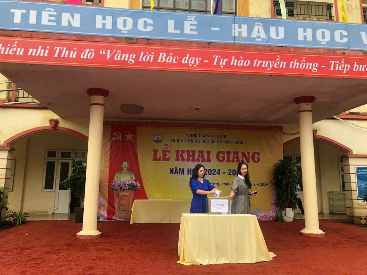 TRƯỜNG THCS KIẾN HƯNG ỦNG HỘ ĐỒNG BÀO BỊ THIỆT HẠI DO CƠN BÃO SỐ 3 GÂY RA VÀ TẶNG QUÀ TẾT TRUNG THU CHO HỌC SINH CÓ HOÀN CẢNH KHÓ KHĂN