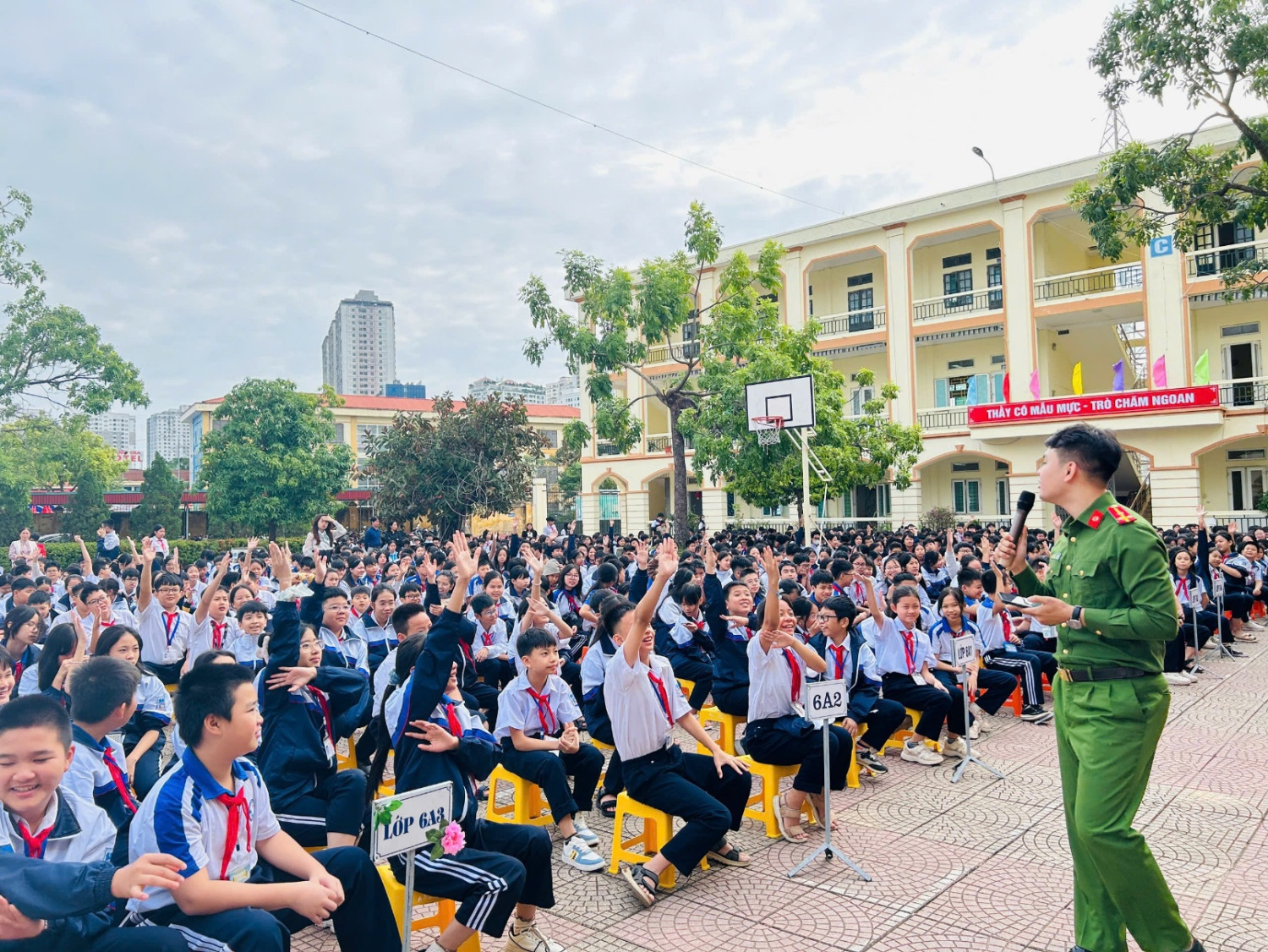 BUỔI TUYÊN TRUYỀN VỀ AN TOÀN HỌC ĐƯỜNG VÀ AN NINH MẠNG TẠI TRƯỜNG THCS KIẾN HƯNG