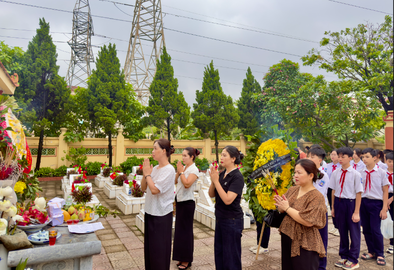 TRƯỜNG THCS KIẾN HƯNG TỔ CHỨC LỄ DÂNG HƯƠNG TƯỞNG NIỆM CÁC ANH HÙNG LIỆT SĨ NHÂN KỶ NIỆM 79 NĂM NGÀY THƯƠNG BINH, LIỆT SĨ (27/7/1947 - 27/7/2026)