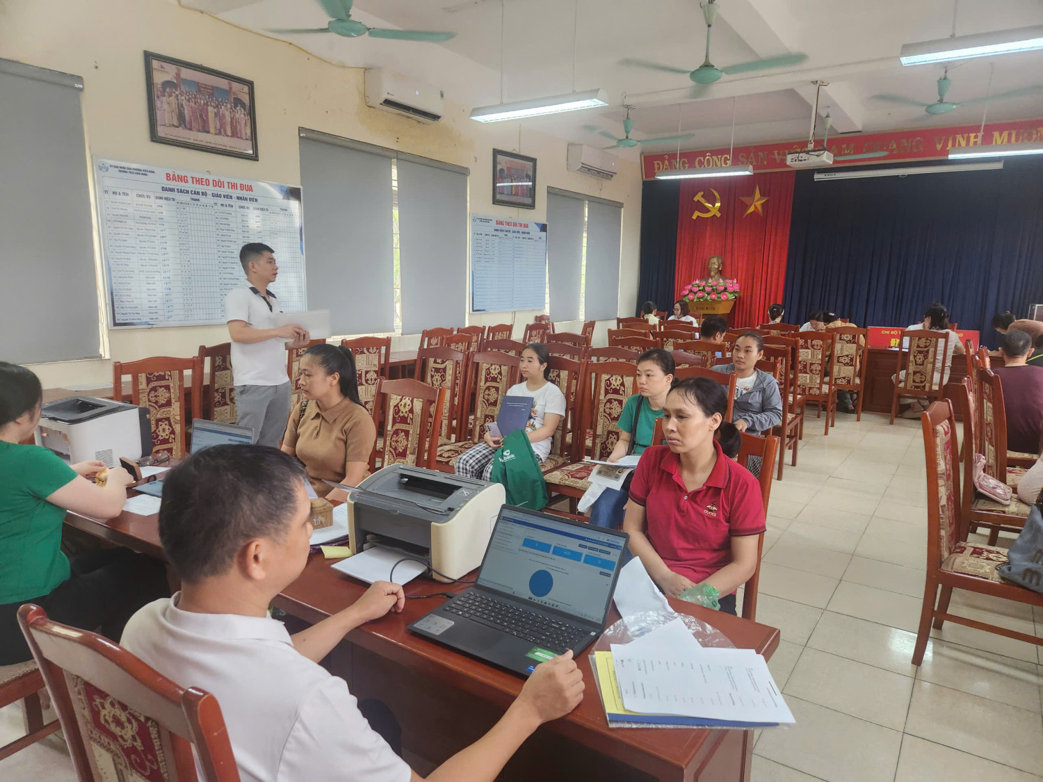 **RỘN RÀNG NGÀY ĐẦU TUYỂN SINH TRỰC TIẾP VÀO LỚP 6 TẠI TRƯỜNG THCS KIẾN HƯNG**